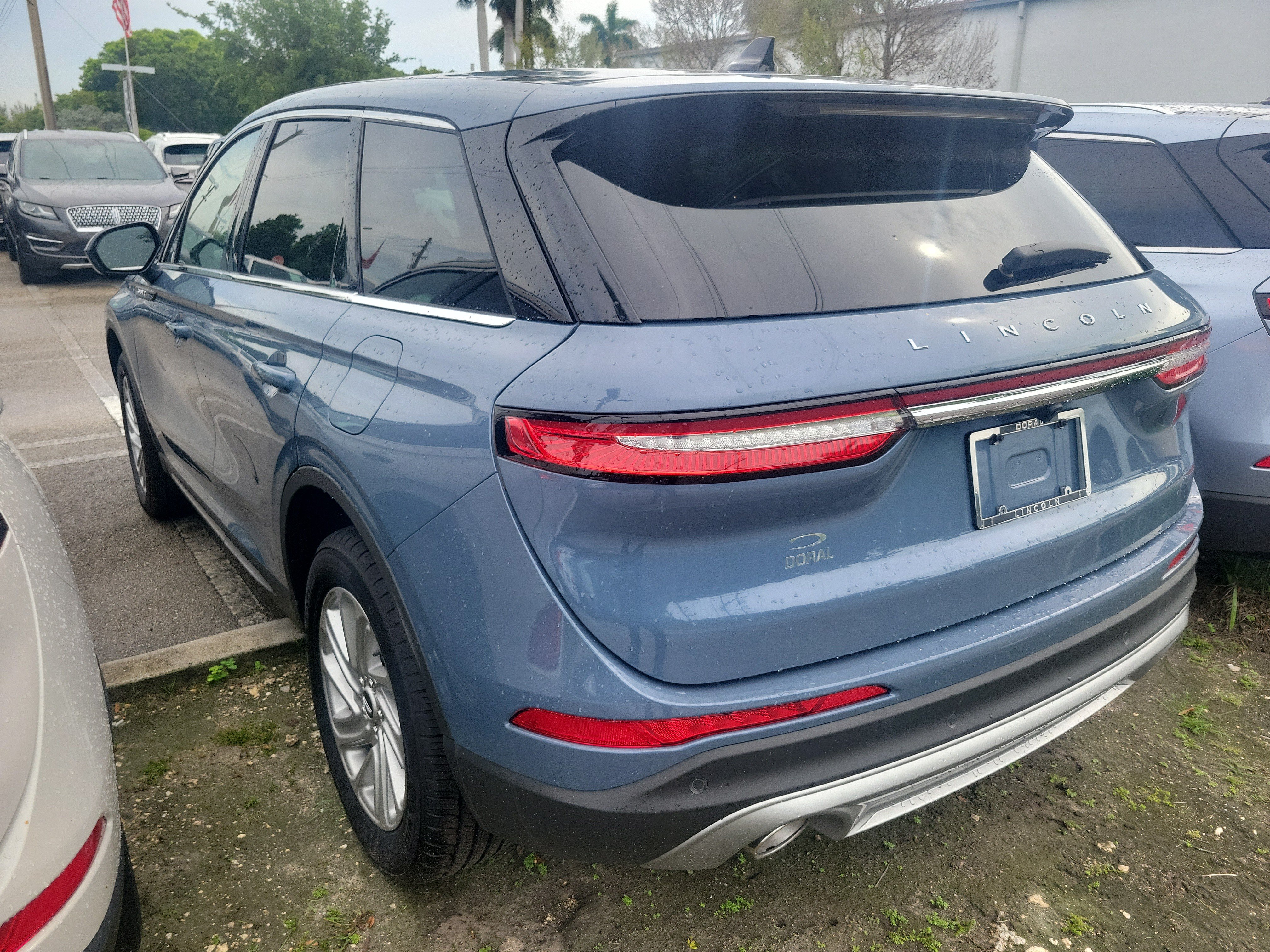 Certified 2025 Lincoln Corsair FWD image 3