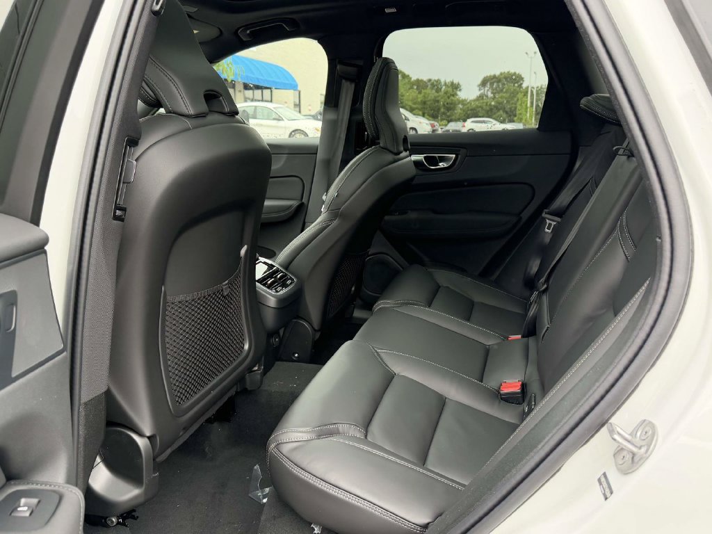 New 2026 Volvo XC60 B5 Ultra w/ Climate Package AWD/4WD image 14