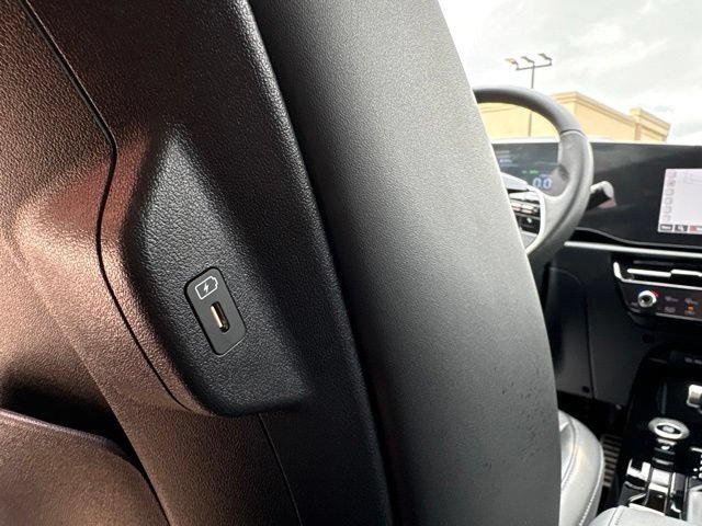 Used 2024 Kia Niro EX Touring FWD image 35