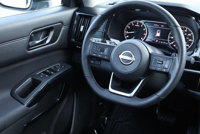Certified 2025 Nissan Pathfinder SV w/ SV Premium Package FWD image 27