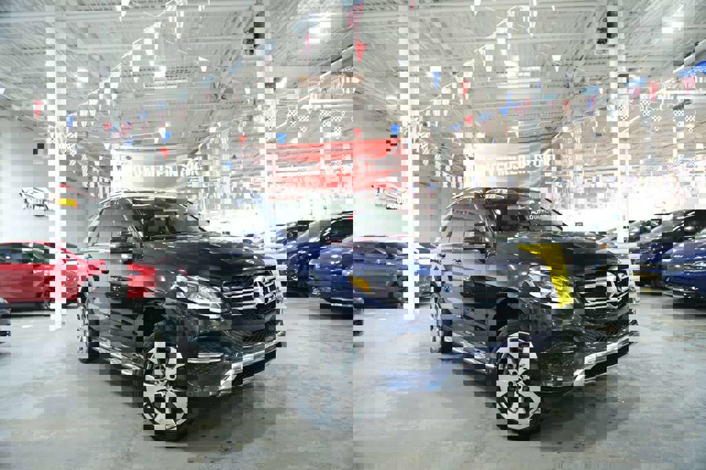 Used 2019 Mercedes-Benz GLE 400 4MATIC w/ Premium 1 Package image 2