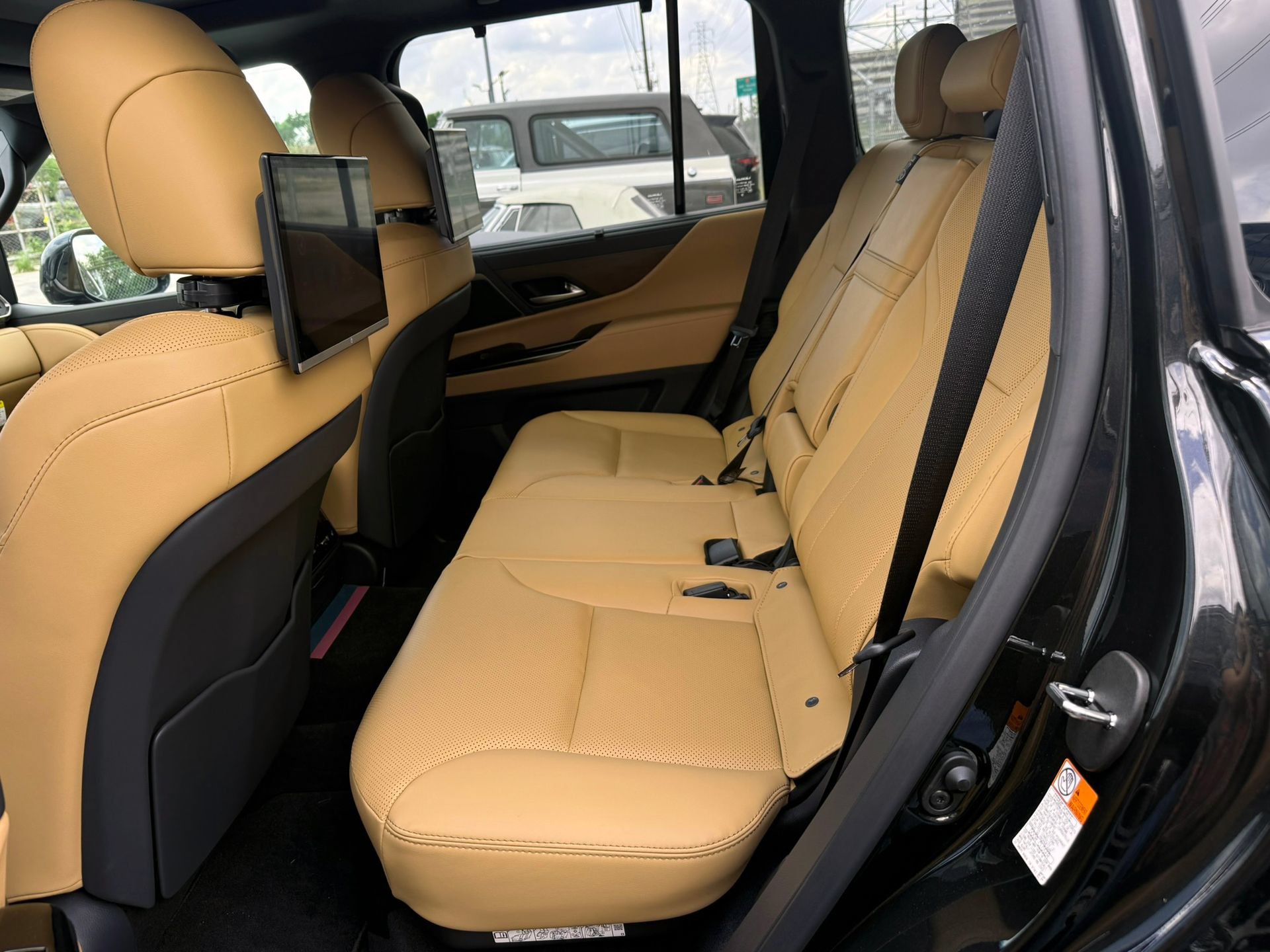 Used 2026 Lexus LX 700h Luxury AWD/4WD image 23