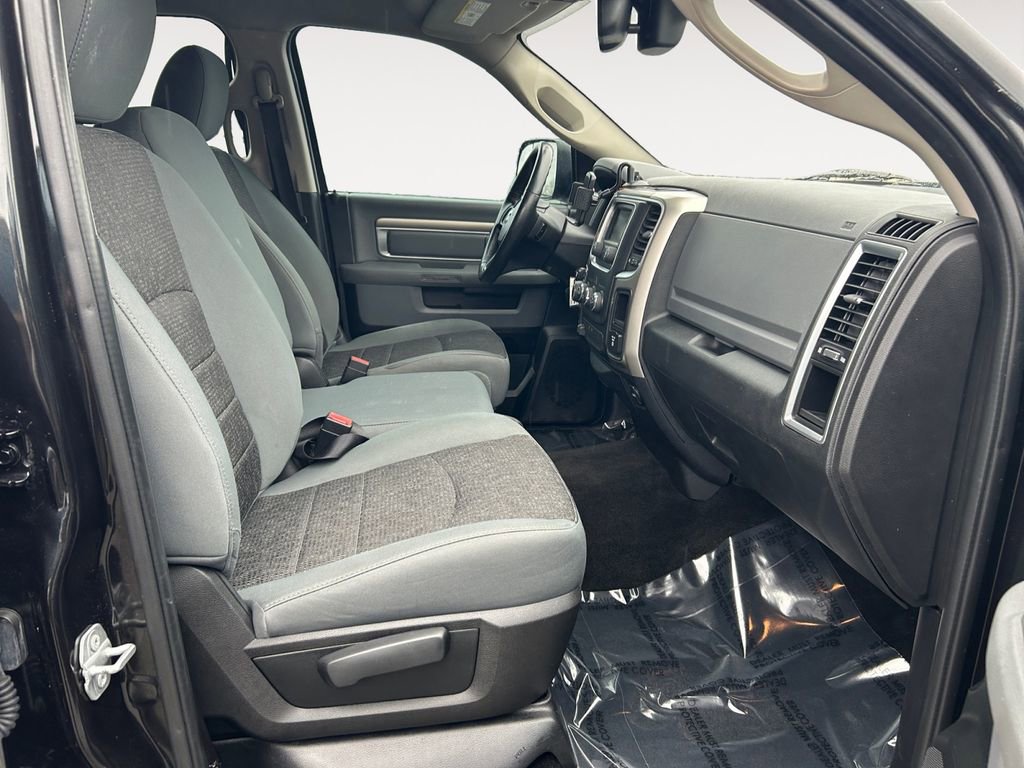 Used 2016 RAM 1500 Classic SLT w/ SLT Plus D￩cor Group image 10