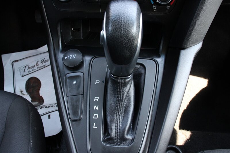 Used 2018 Ford Focus SE w/ Cold Weather Package FWD image 9