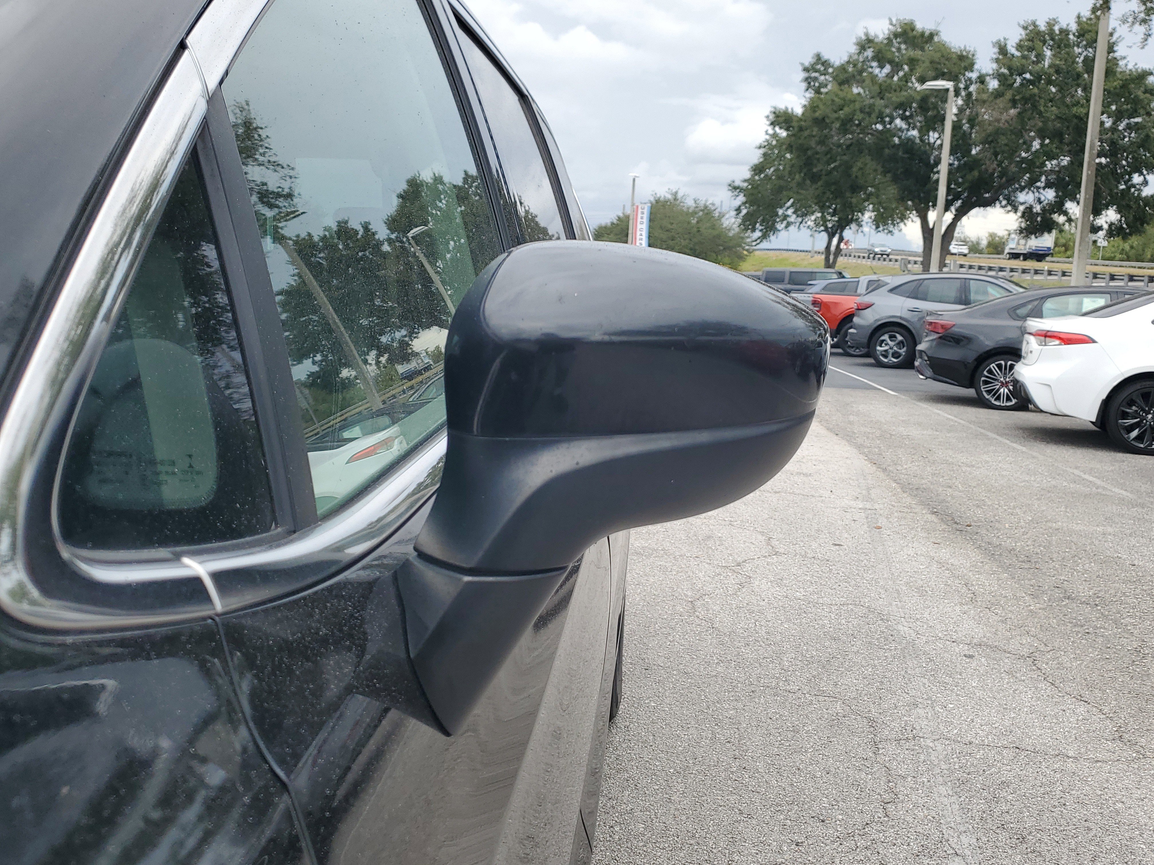 Used 2021 Chrysler Voyager Lxi image 4