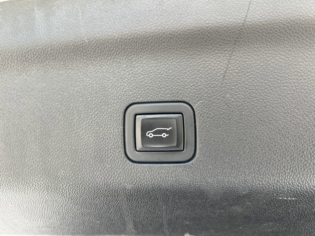 Used 2023 GMC Yukon SLT image 46