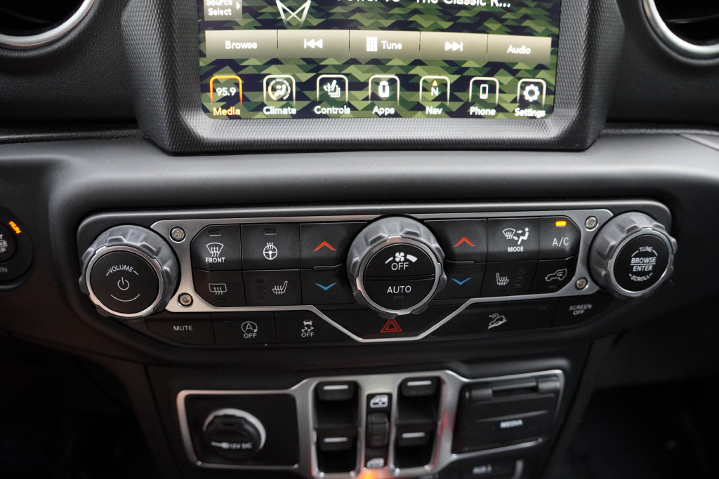 Certified 2020 Jeep Wrangler Unlimited Sahara AWD/4WD image 28