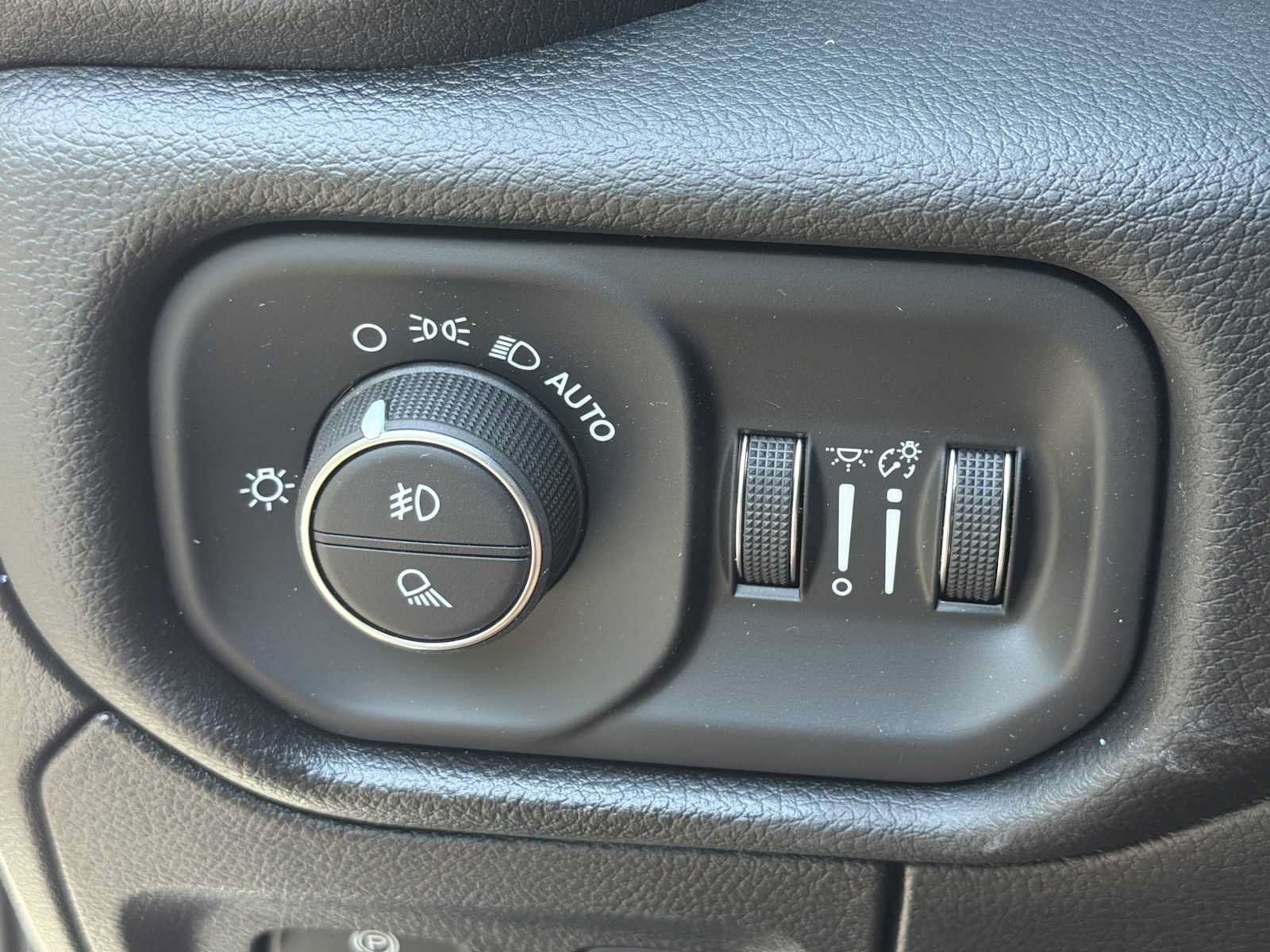 Used 2025 RAM 1500 Laramie RWD image 16