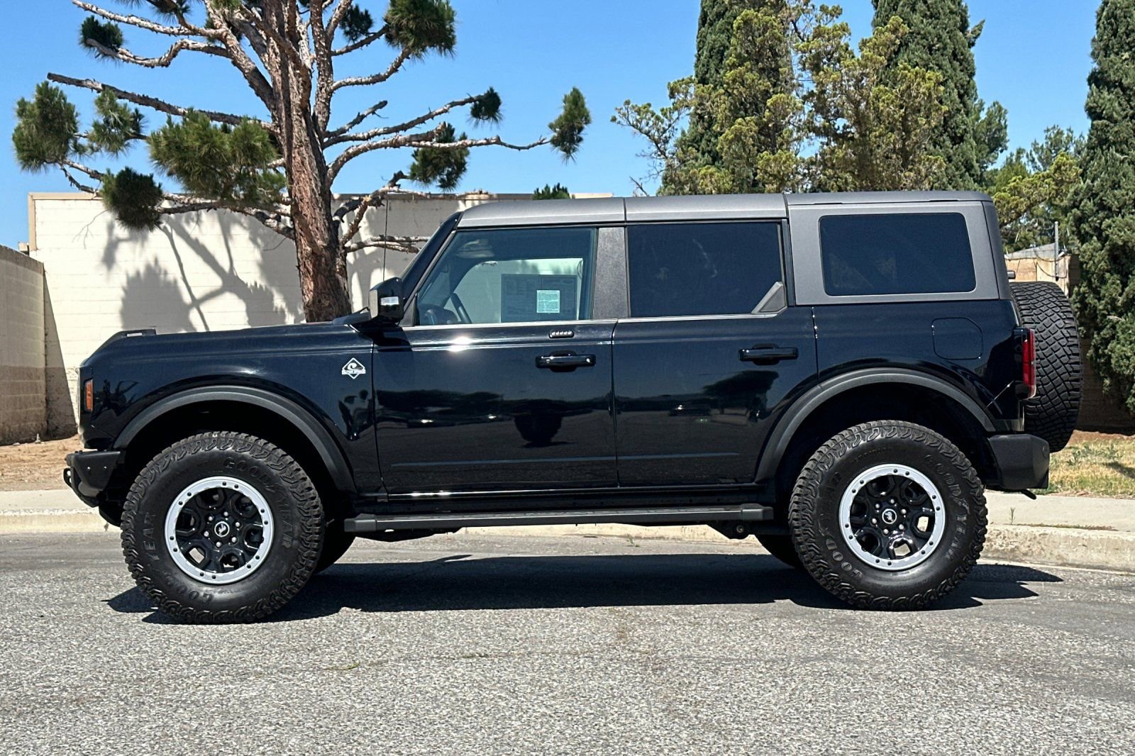 Used 2023 Ford Bronco Outer Banks w/ Sasquatch Package AWD/4WD image 7