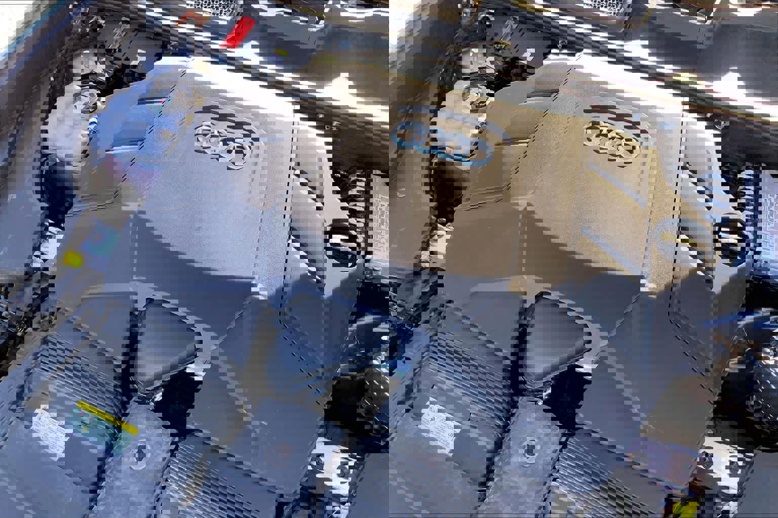 Used 2022 Audi Q8 Premium image 34