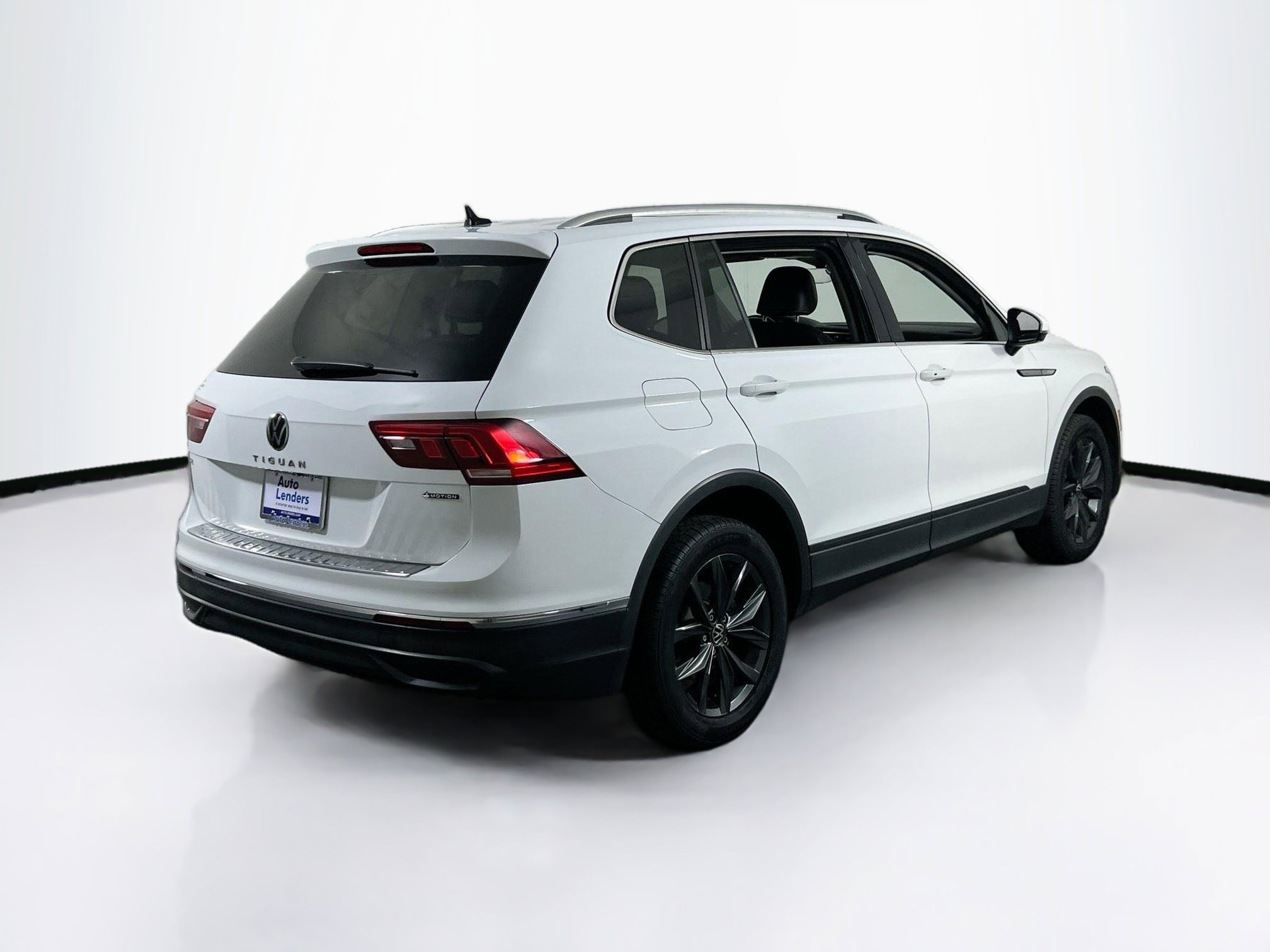 Used 2022 Volkswagen Tiguan SE image 5