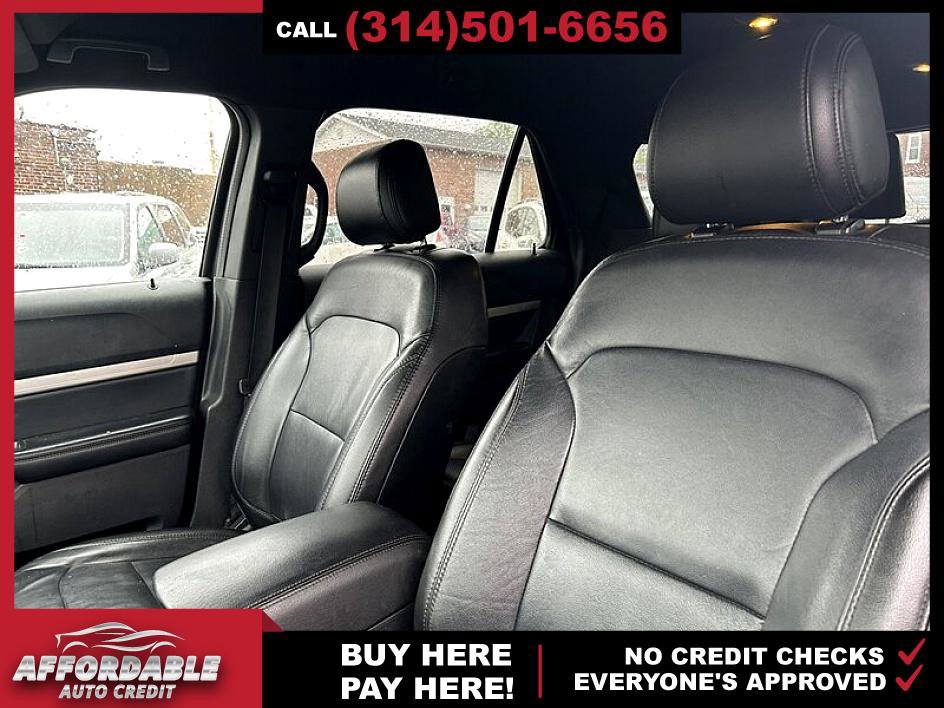 Used 2017 Ford Explorer XLT w/ Equipment Group 202A image 6