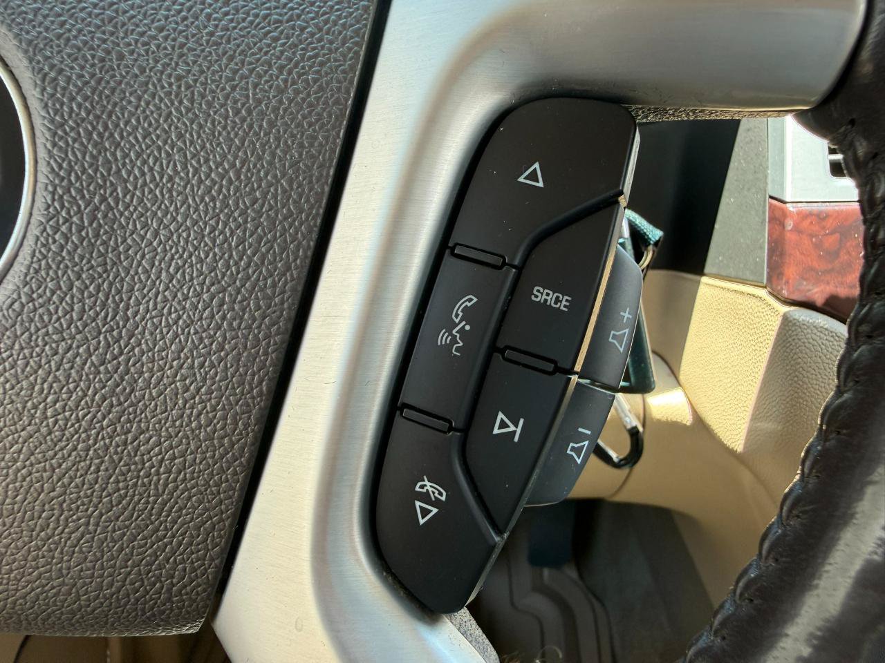 Used 2011 Cadillac Escalade Premium AWD/4WD image 33