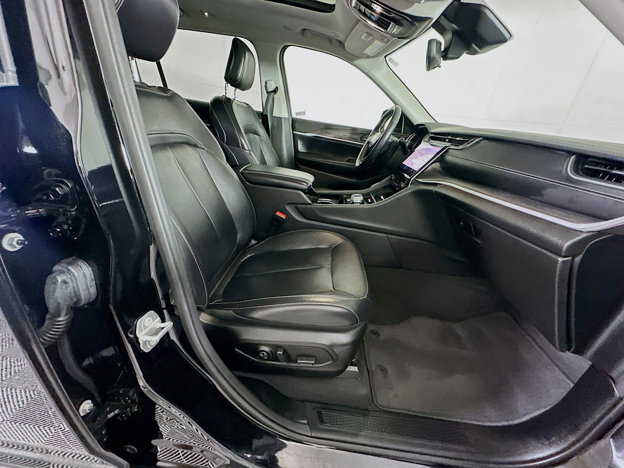 Used 2022 Jeep Grand Cherokee L Limited image 34