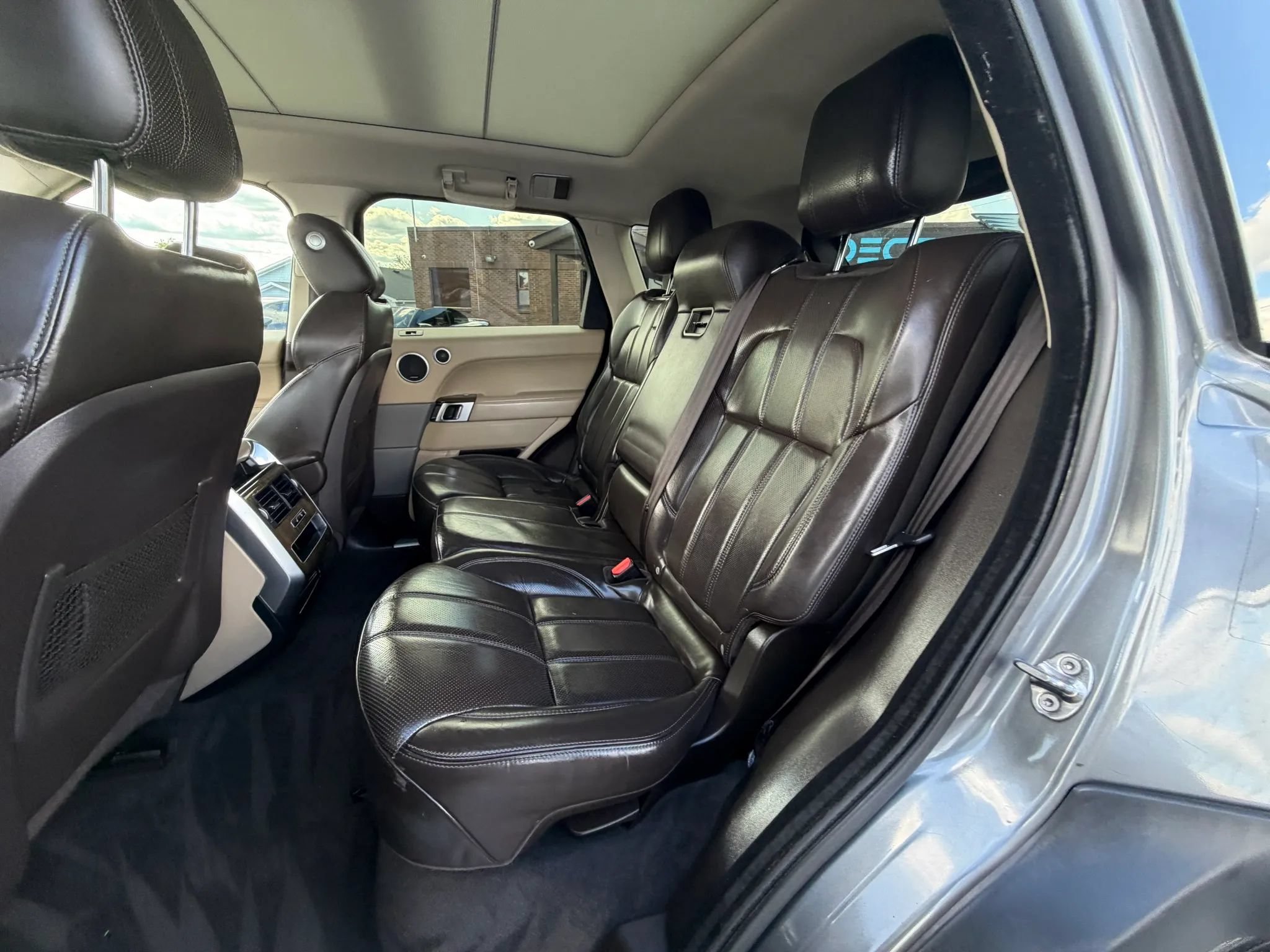 Used 2017 Land Rover Range Rover Sport HSE AWD/4WD image 12