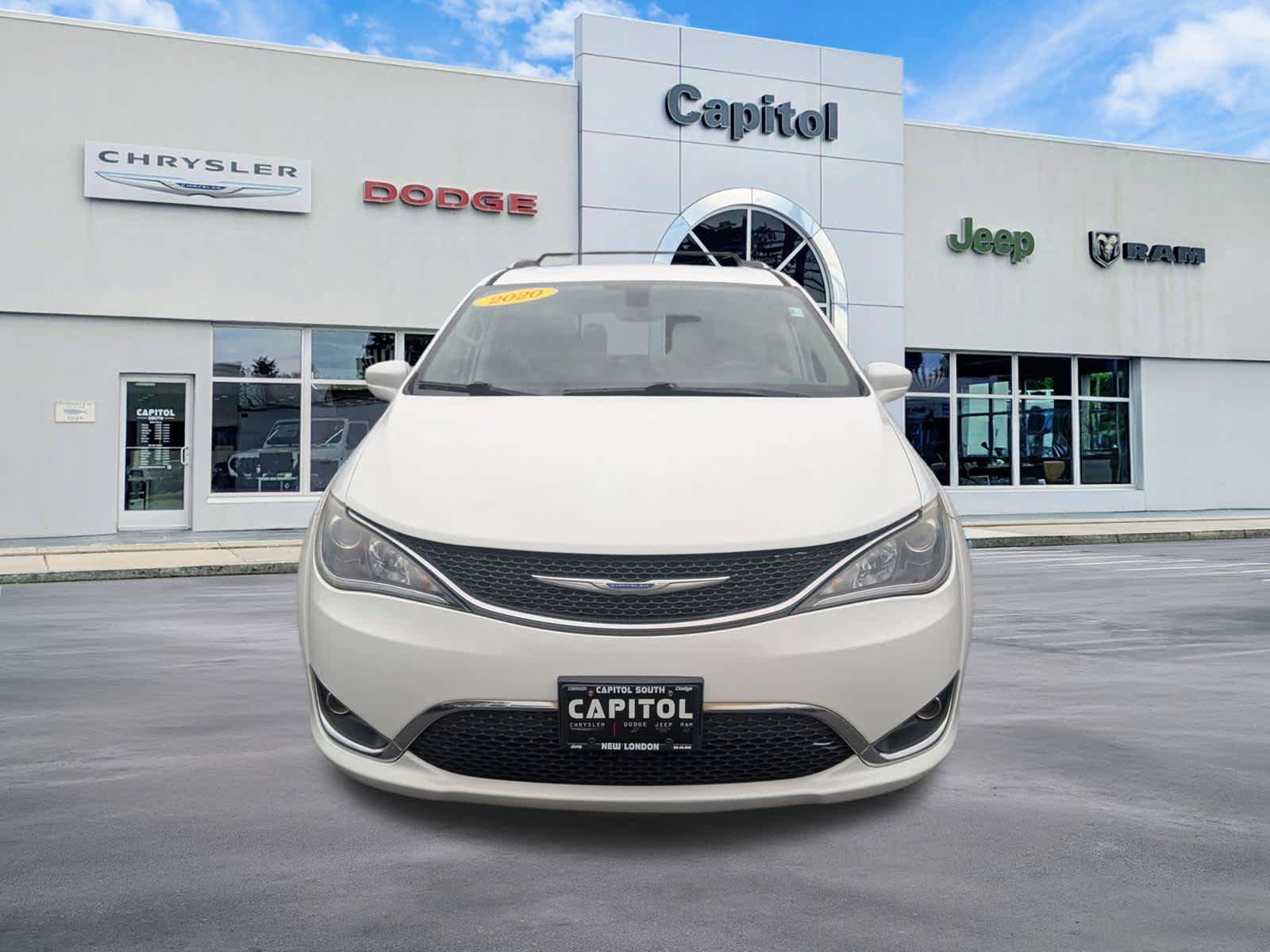 Used 2020 Chrysler Pacifica Touring-L w/ Tire & Wheel Group FWD image 5