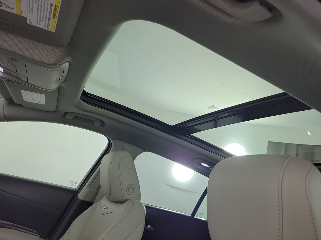 Used 2023 Cadillac XT4 Luxury w/ Cold Weather Package image 17