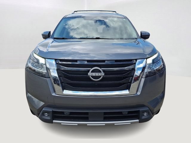 Used 2022 Nissan Pathfinder SL AWD/4WD image 2