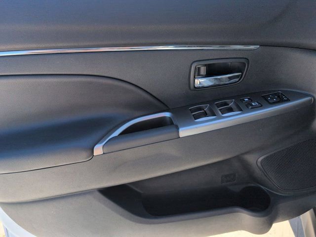 Used 2025 Mitsubishi Outlander Sport SE AWD/4WD image 11