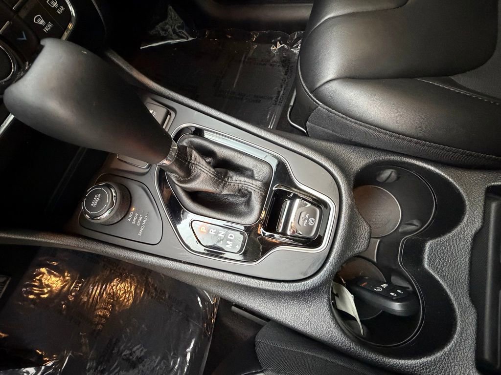 Used 2020 Jeep Cherokee Latitude Plus image 19