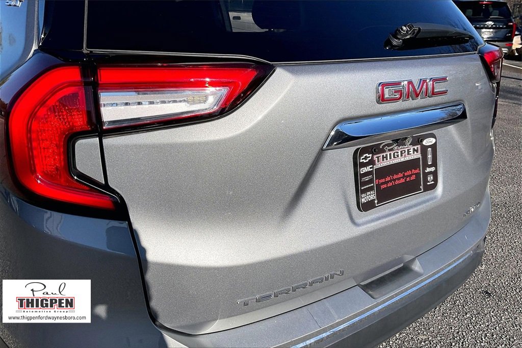 Used 2024 GMC Terrain SLT image 8