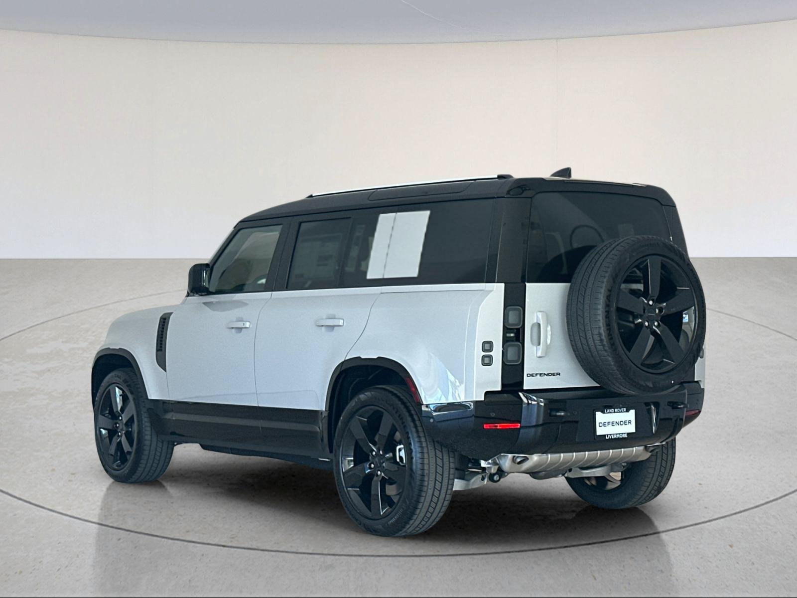 New 2026 Land Rover Defender 110 X-Dynamic SE AWD/4WD image 4