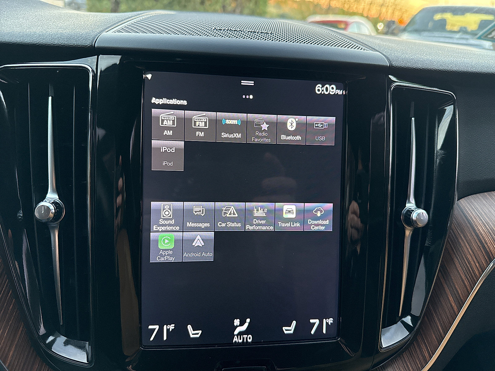 Used 2019 Volvo XC60 T5 Momentum w/ Multimedia Package AWD/4WD image 62