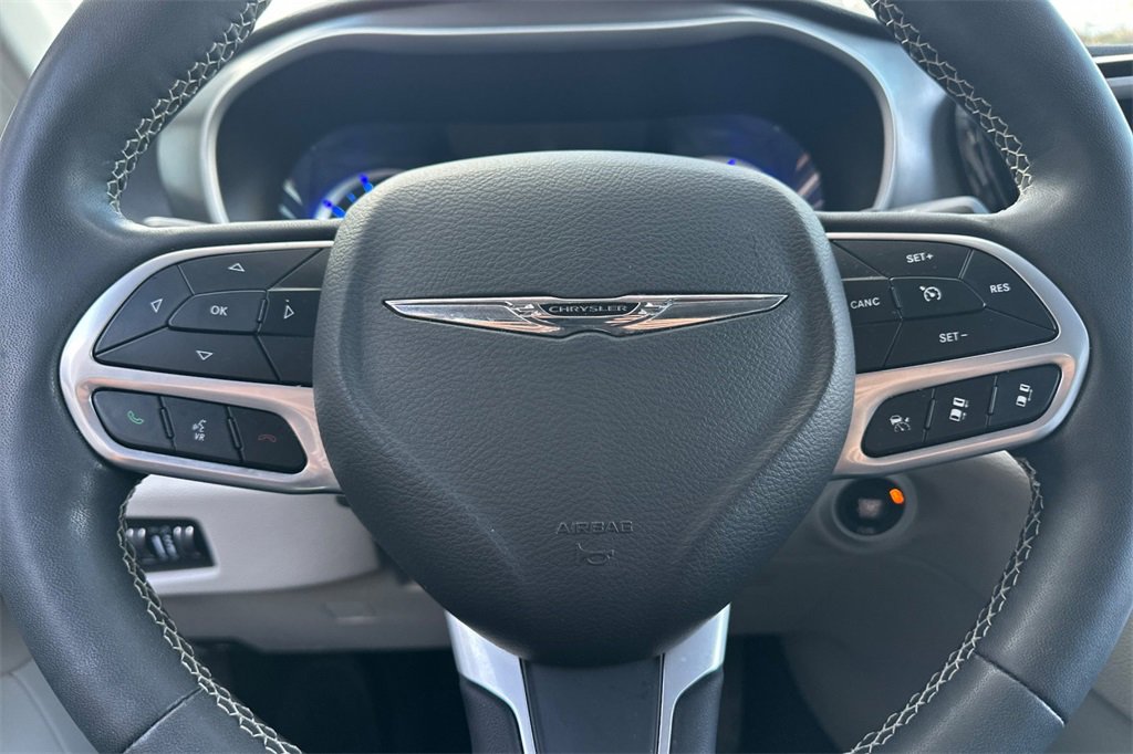 Used 2022 Chrysler Pacifica Touring-L image 21
