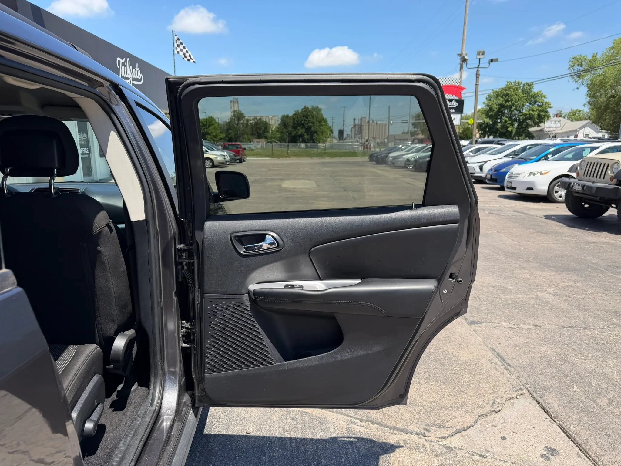 Used 2020 Dodge Journey SE w/ Blacktop Package FWD image 15