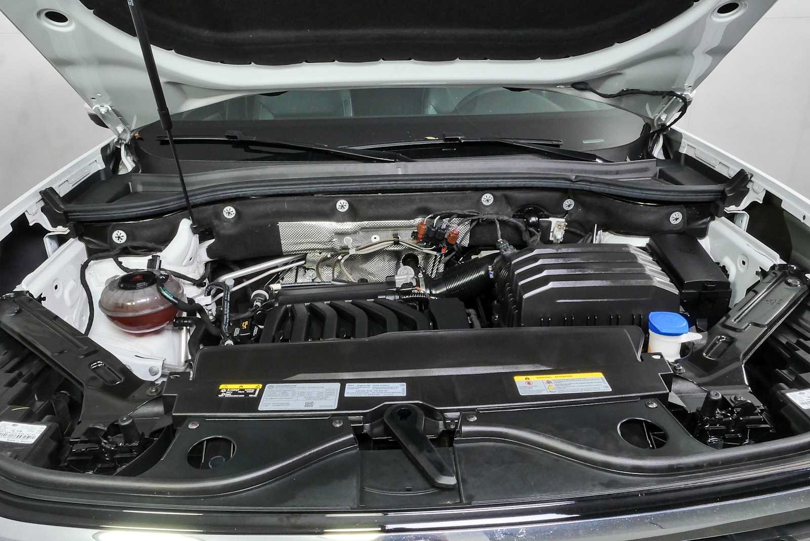 Certified 2023 Volkswagen Atlas Cross Sport SE FWD image 32