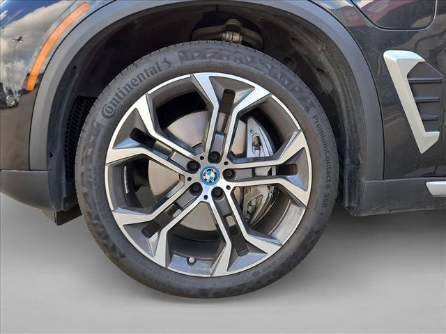 Used 2025 BMW X5 xDrive50e w/ Parking Assistance Package AWD/4WD image 26