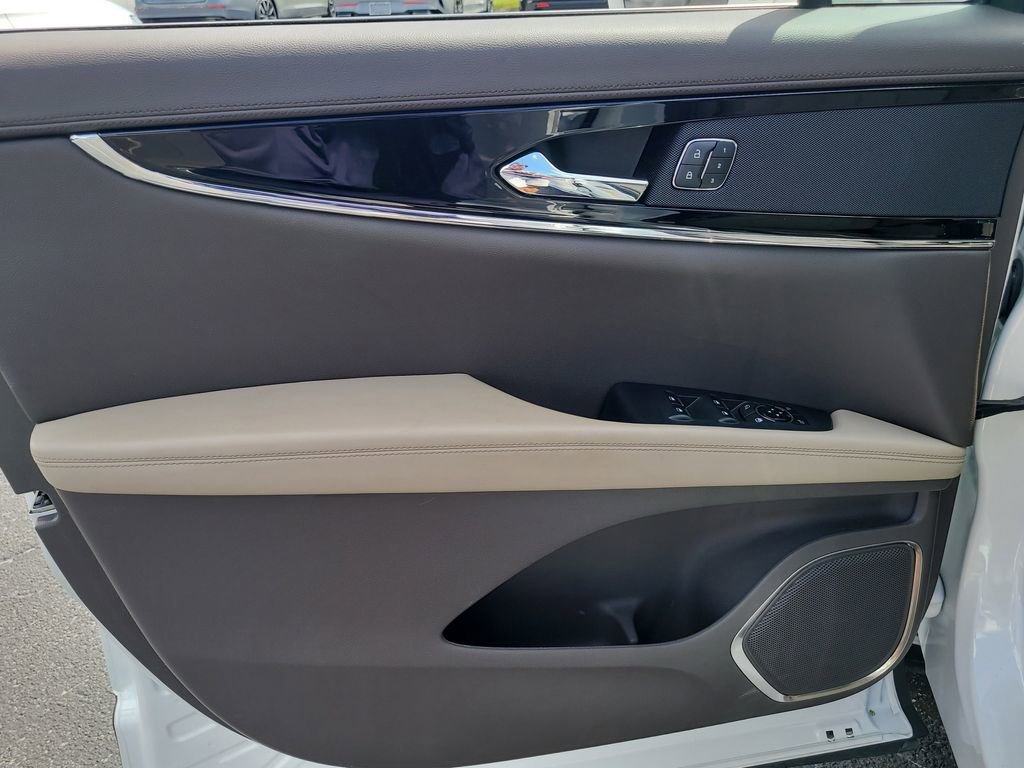 Used 2022 Lincoln Nautilus FWD w/ Premium Package image 14