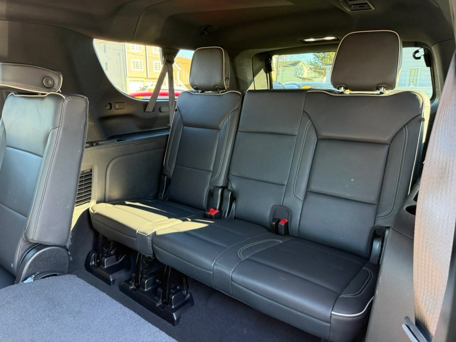 Used 2024 Chevrolet Suburban Premier image 21