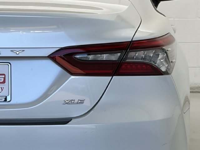 Used 2021 Toyota Camry XLE FWD image 9