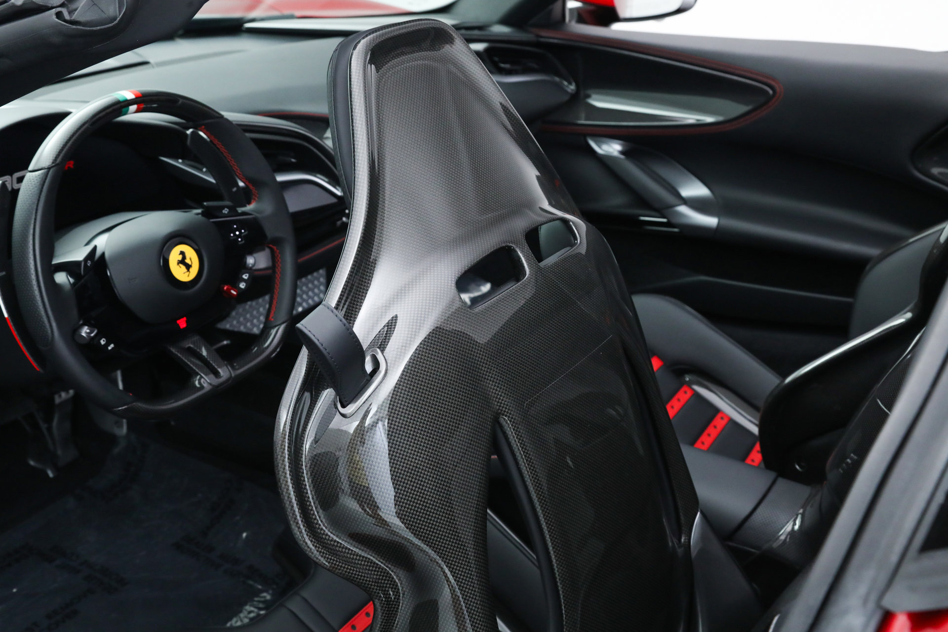 Used 2025 Ferrari SF90 Spider image 28