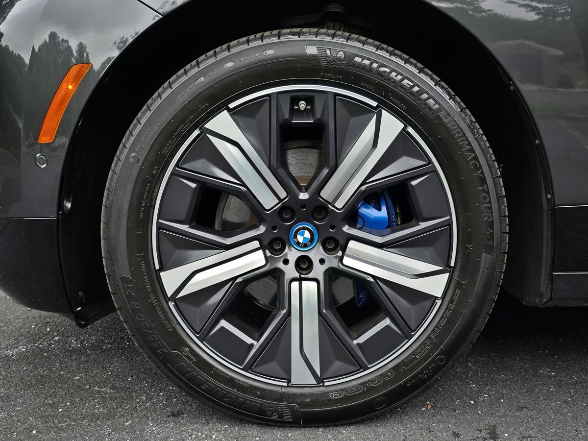 Used 2024 BMW iX xDrive50 w/ Sport Package AWD/4WD image 60