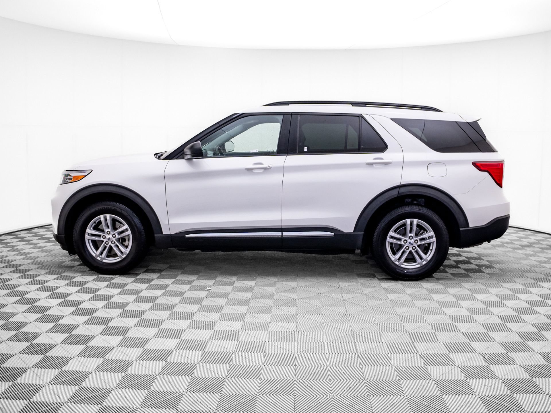Used 2020 Ford Explorer XLT w/ Equipment Group 202A AWD/4WD video 2