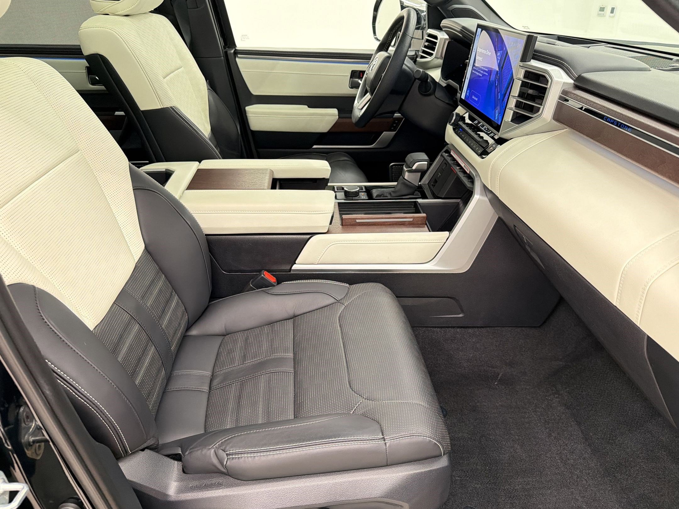 Used 2024 Toyota Sequoia Capstone AWD/4WD image 30