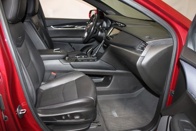 Used 2020 Cadillac XT5 Premium Luxury w/ LPO, Floor Liner Package AWD/4WD image 10