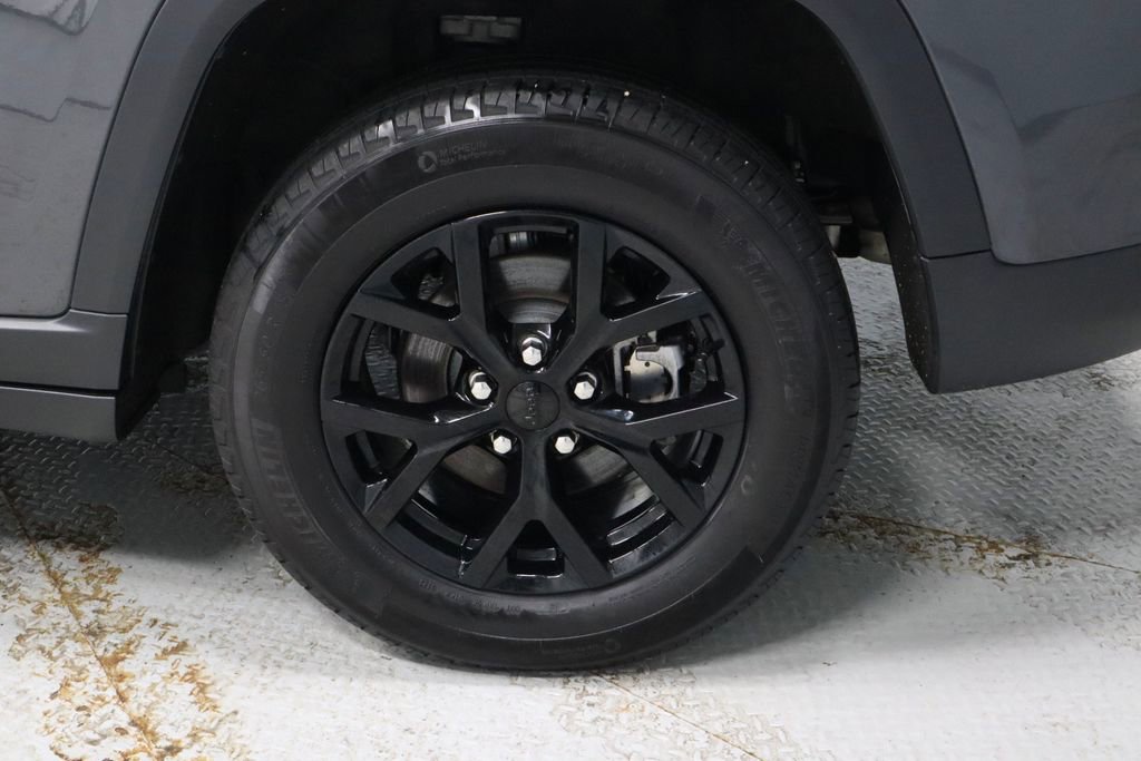 Used 2024 Jeep Grand Cherokee Altitude image 18