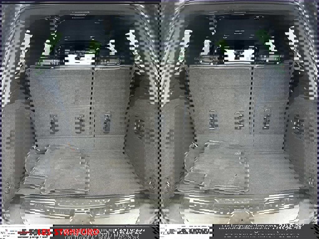 Used 2023 Cadillac Escalade Luxury w/ LPO, Illumination Package image 11