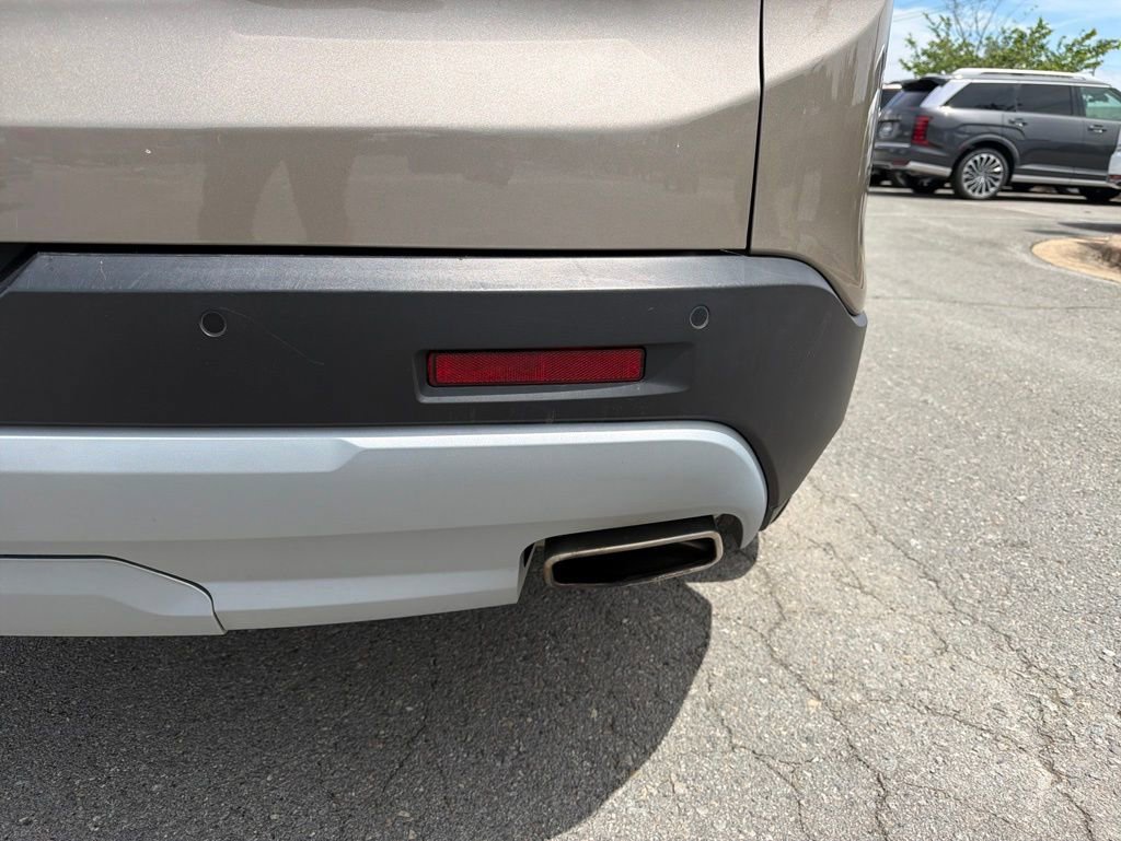 Used 2023 GMC Acadia SLE w/ Driver Convenience Package FWD image 7