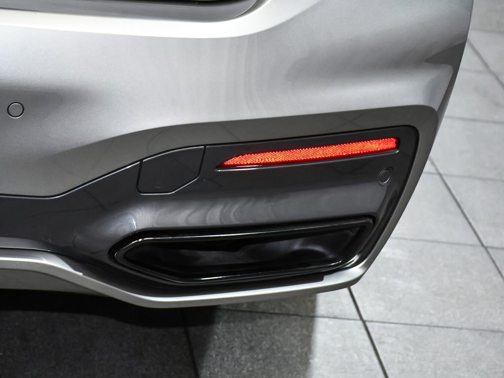 Used 2022 BMW 740i xDrive w/ M Sport Package image 91