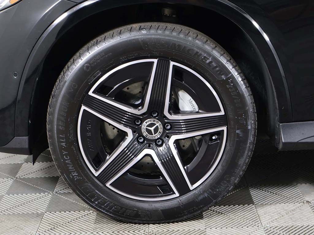 Used 2025 Mercedes-Benz GLC 300 4MATIC image 24