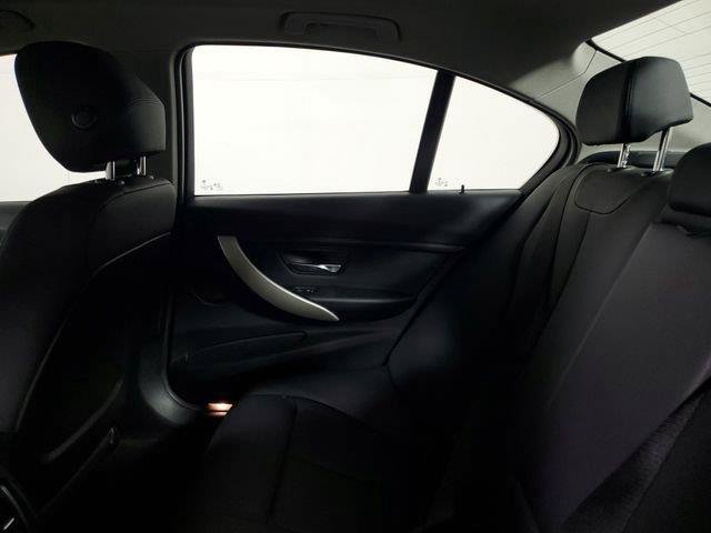 Used 2018 BMW 320i xDrive Sedan AWD/4WD image 11