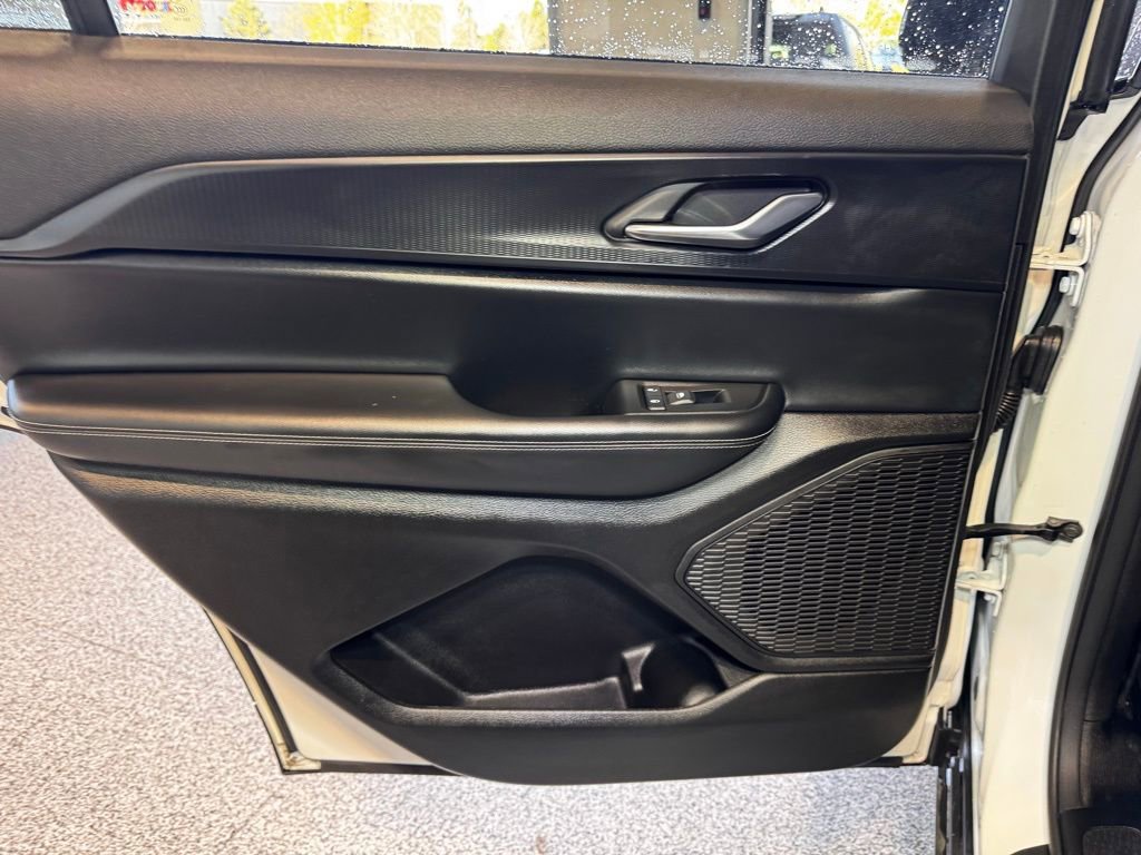 Used 2024 Jeep Grand Cherokee L Laredo image 39