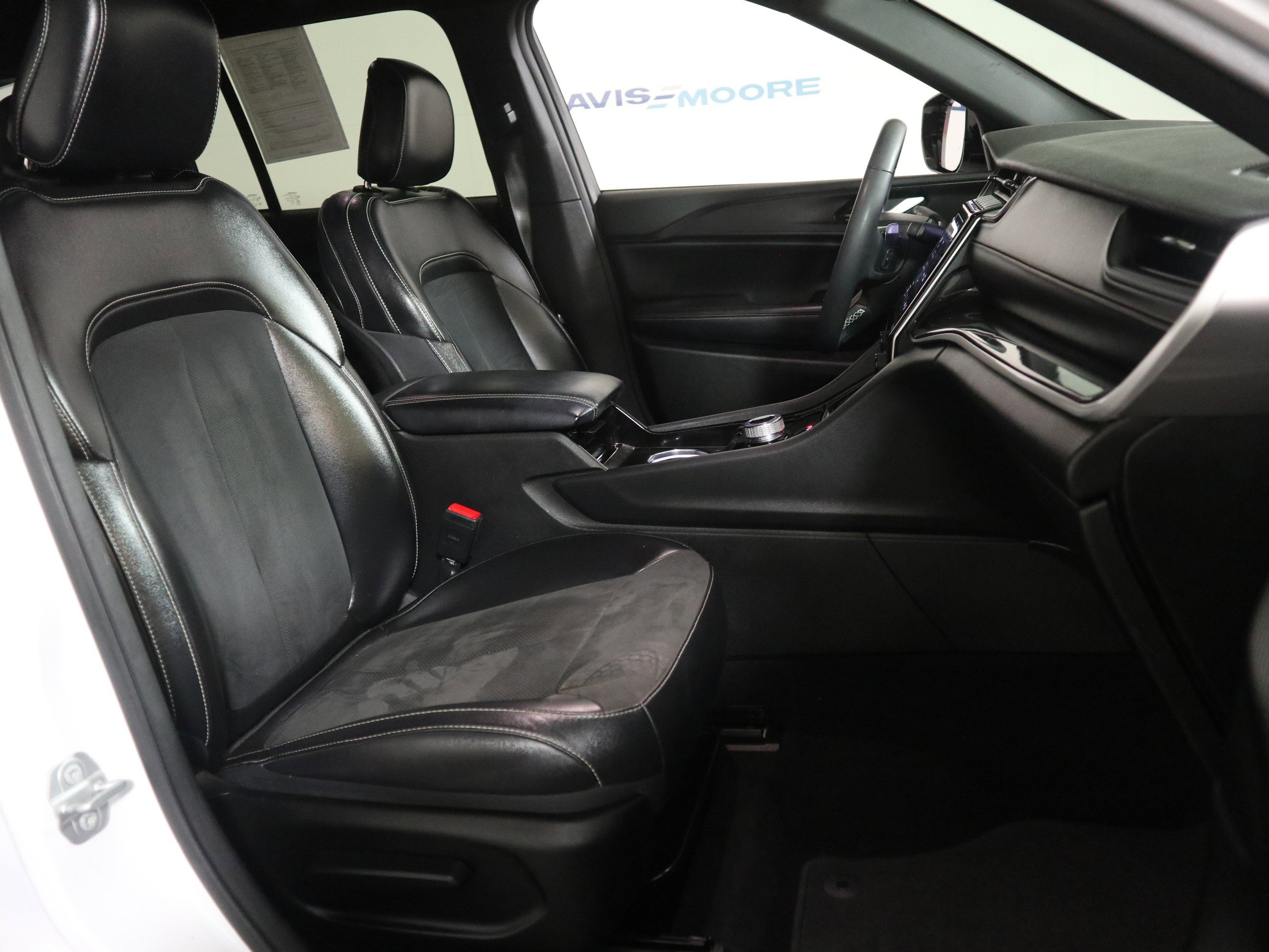 Used 2023 Jeep Grand Cherokee Altitude image 21