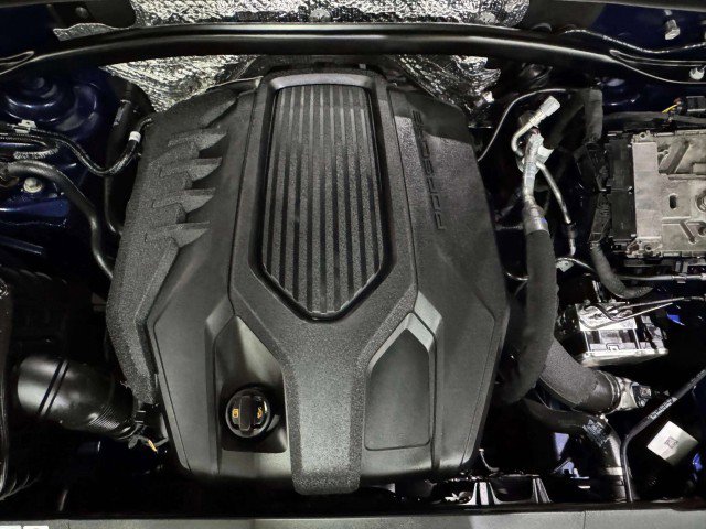 Used 2024 Porsche Macan image 95