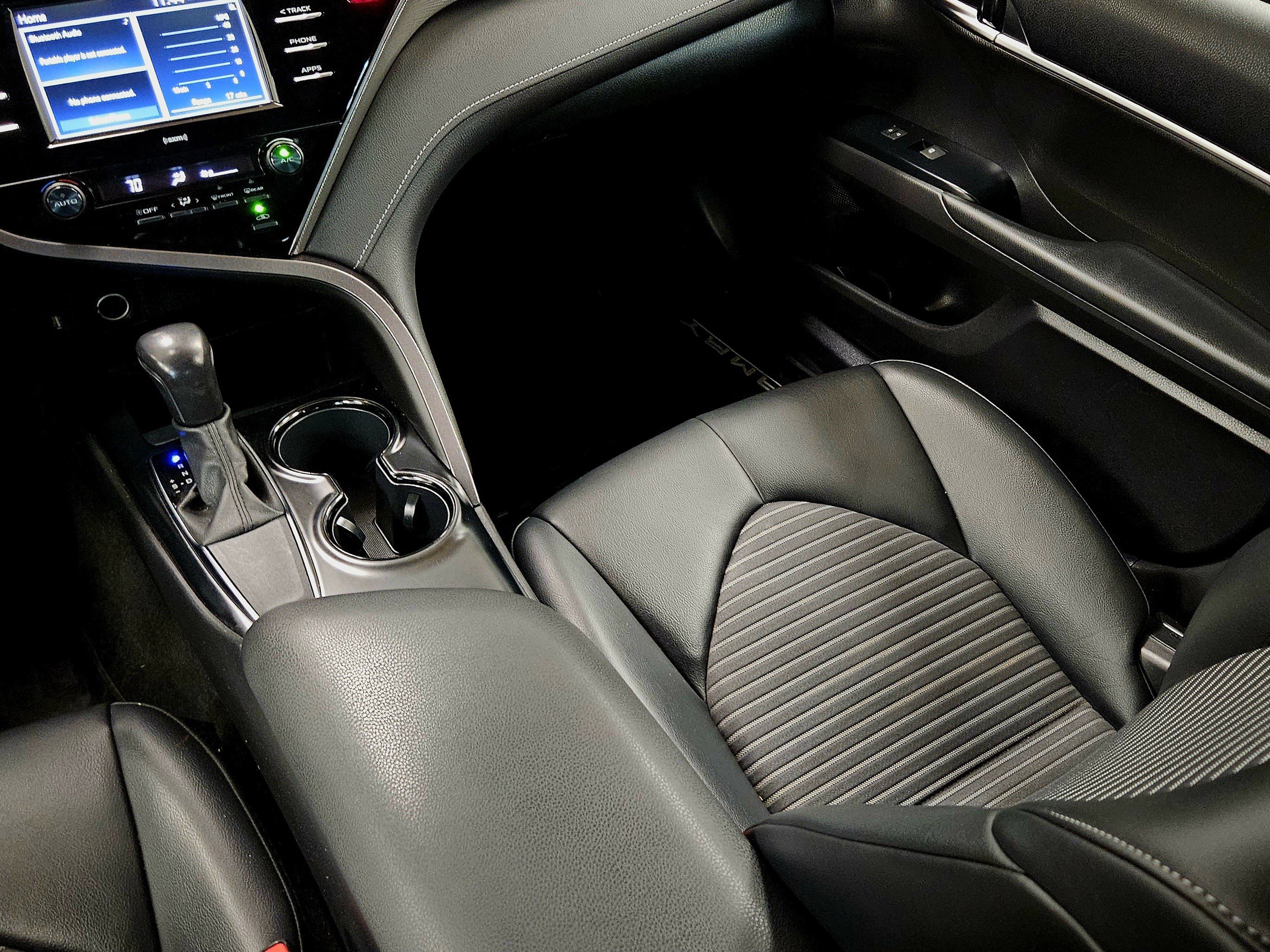 Used 2020 Toyota Camry SE image 16