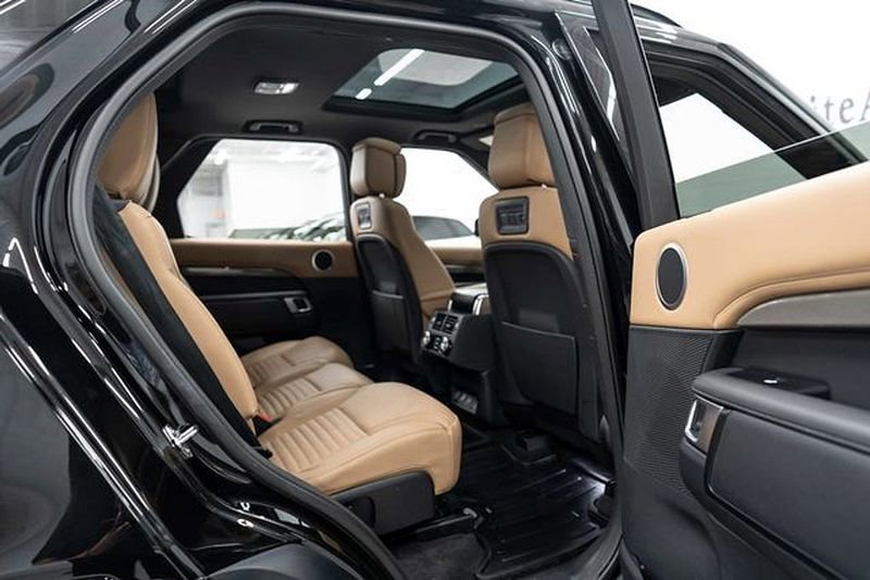 Used 2023 Land Rover Discovery S R-Dynamic image 14